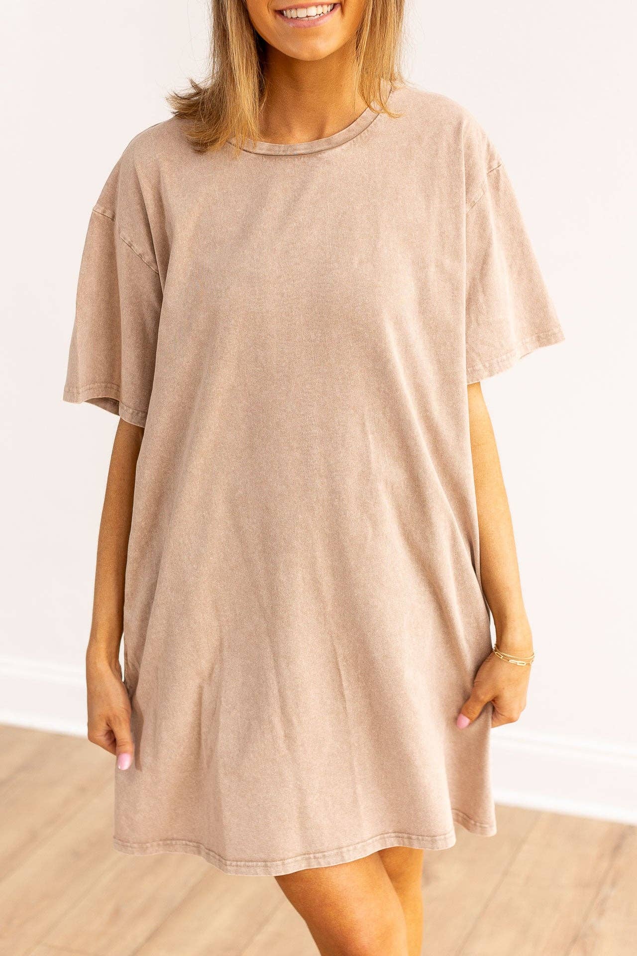 The Kiki Beige Wash Tee Shirt Dress With Pockets: Beige Wash / 2XL/3XL