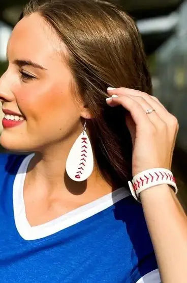 It's All About The Base White Red Baseball Snap Bracelet: White / One Size