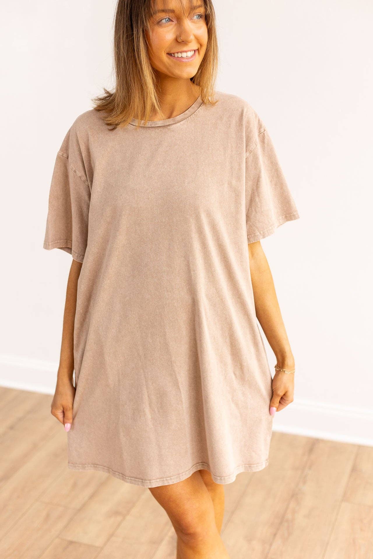 The Kiki Beige Wash Tee Shirt Dress With Pockets: Beige Wash / 2XL/3XL