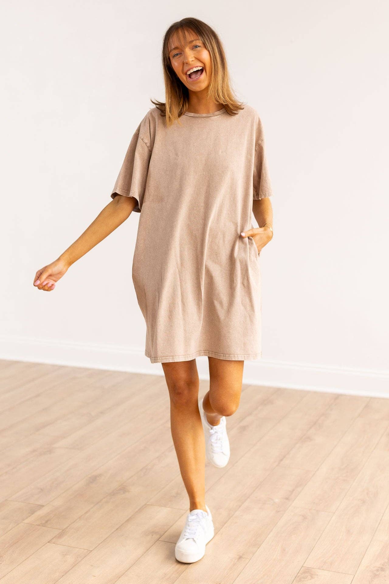 The Kiki Beige Wash Tee Shirt Dress With Pockets: Beige Wash / 2XL/3XL