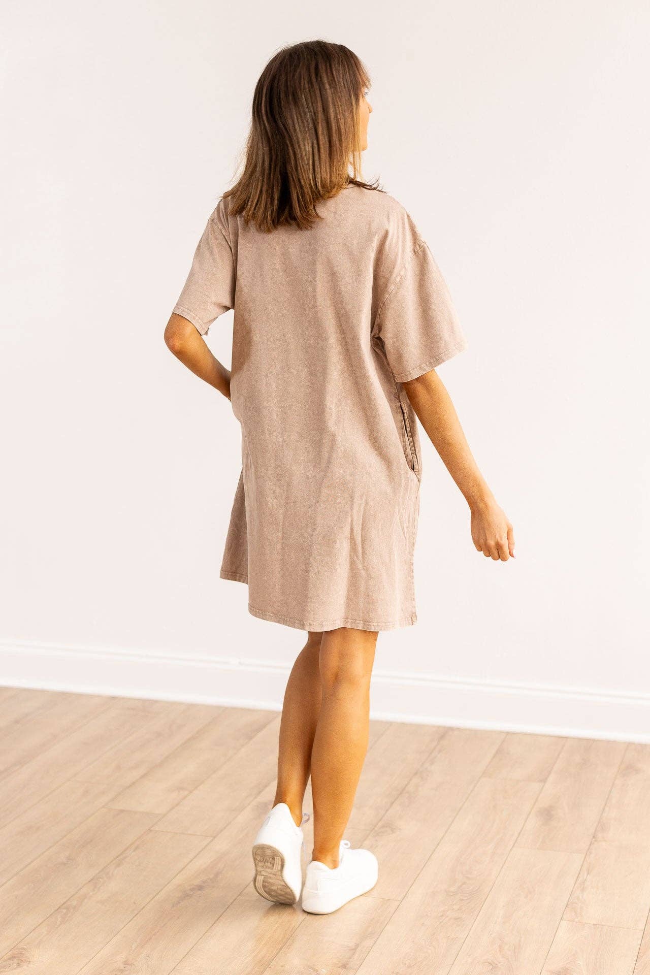 The Kiki Beige Wash Tee Shirt Dress With Pockets: Beige Wash / 2XL/3XL